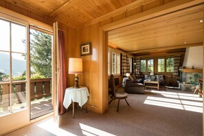 Chalet, 3 chambres, balcon | Coin séjour
