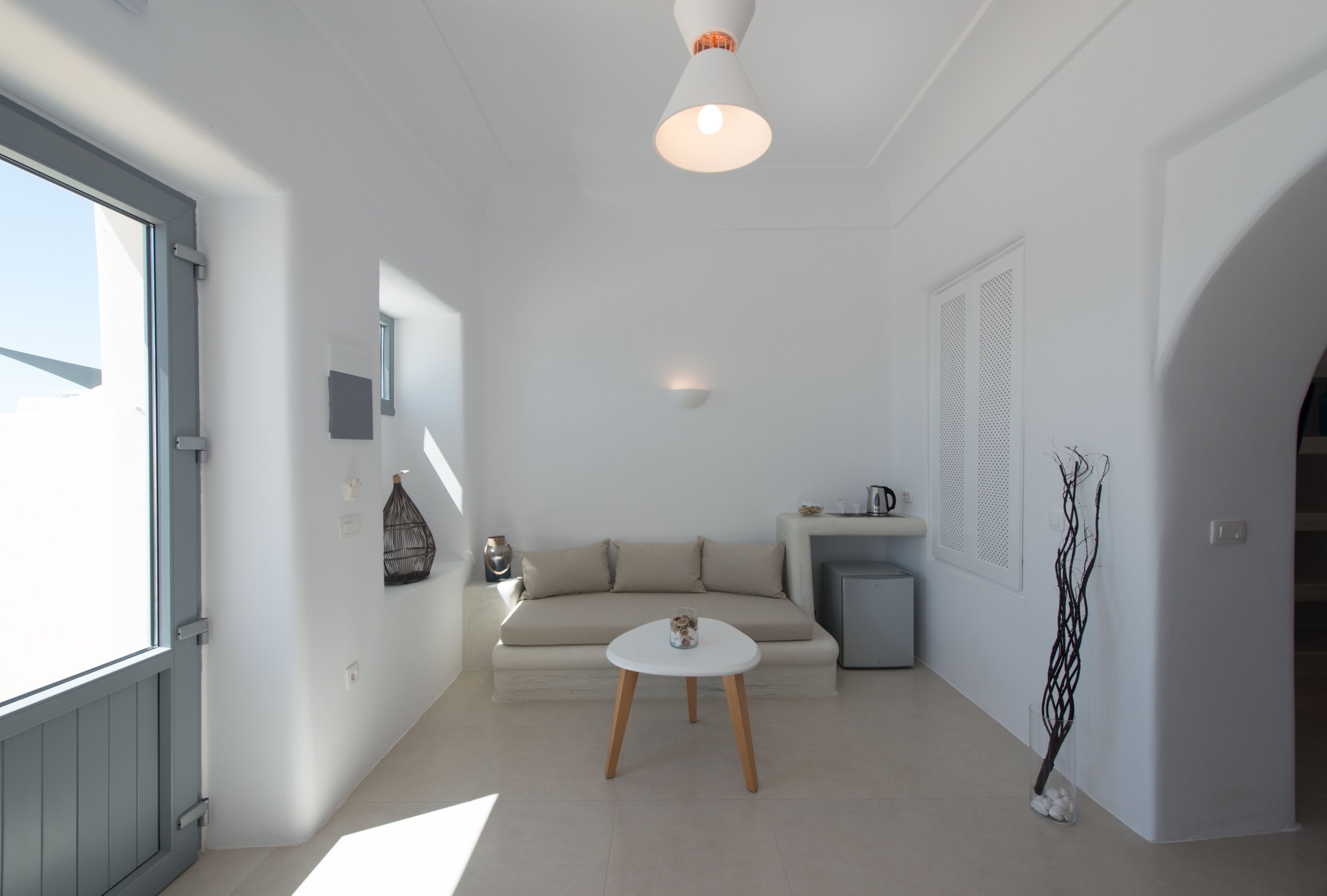 deluxe suite with caldera view and private jacuzzi | living area | plasma tv