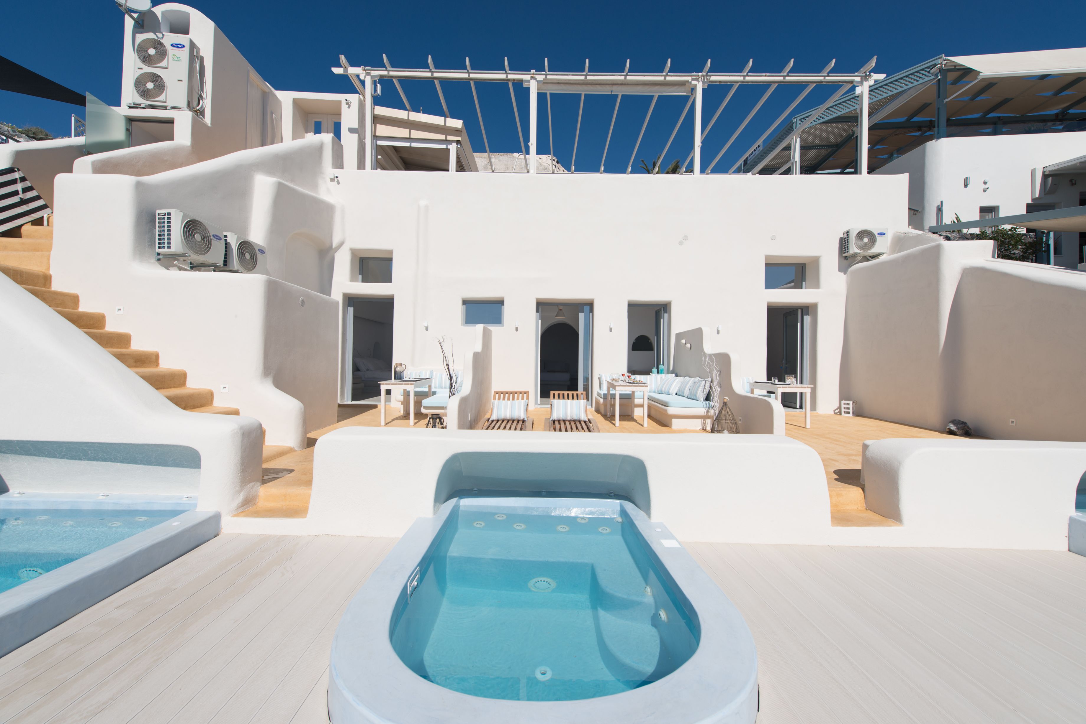 Deluxe Suite with Caldera View and Private Jacuzzi | テラス / パティオ