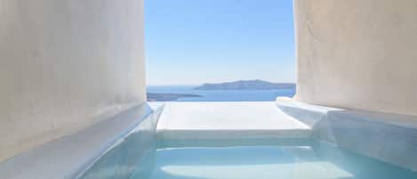 Family Suite with Caldera View and Private Jacuzzi