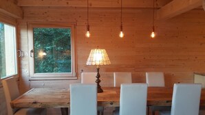 Alpehytte, flere soverom, balkong (3 Bathrooms) | Spiseområde på rommet