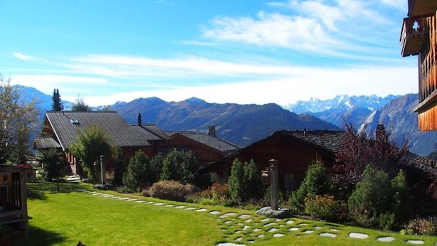 Property grounds - Cozy fully serviced Twin Chalets (Bagnes)