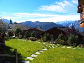 Property grounds - Cozy fully serviced Twin Chalets (Bagnes)