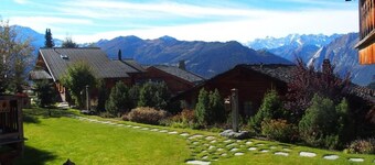 Cozy fully serviced Twin Chalets
