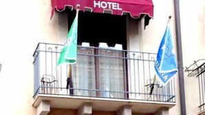 Front of property – evening/night - Hotel Conte Ruggero (Piazza Armerina)