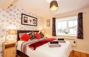 Comfort huis, 4 slaapkamers | 4 slaapkamers, een strijkplank/strijkijzer, gratis wifi, beddengoed