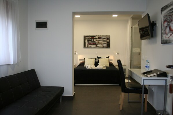 雙人房, 露台 | 迷你吧、房內夾萬、書桌、隔音