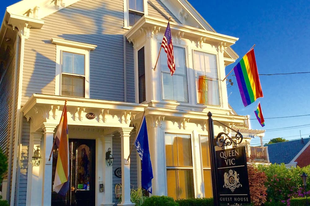 Queen Vic Guest House Provincetown Adults Only