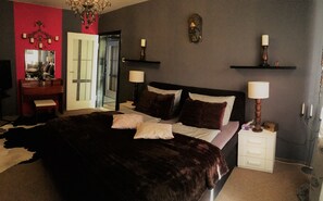 Deluxe Apartment, 2 Bedrooms, Courtyard Area | 2 bedrooms, iron/ironing board, free WiFi - Sweet Apartment Melange (Augsburg)