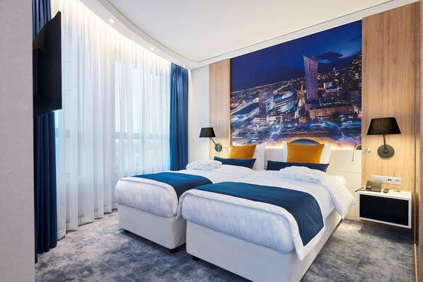 Caja de seguridad en la habitación y escritorio 