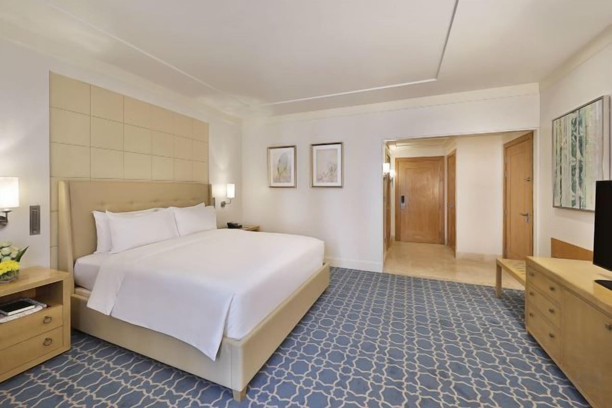 Minibar, in-room safe, desk, blackout drapes