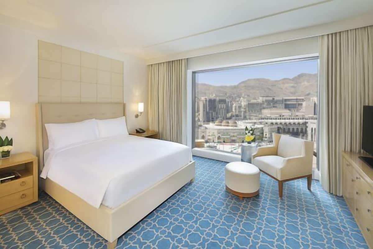 Minibar, in-room safe, desk, blackout curtains
