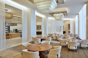 3 restaurants, spécialités Cuisine internationale