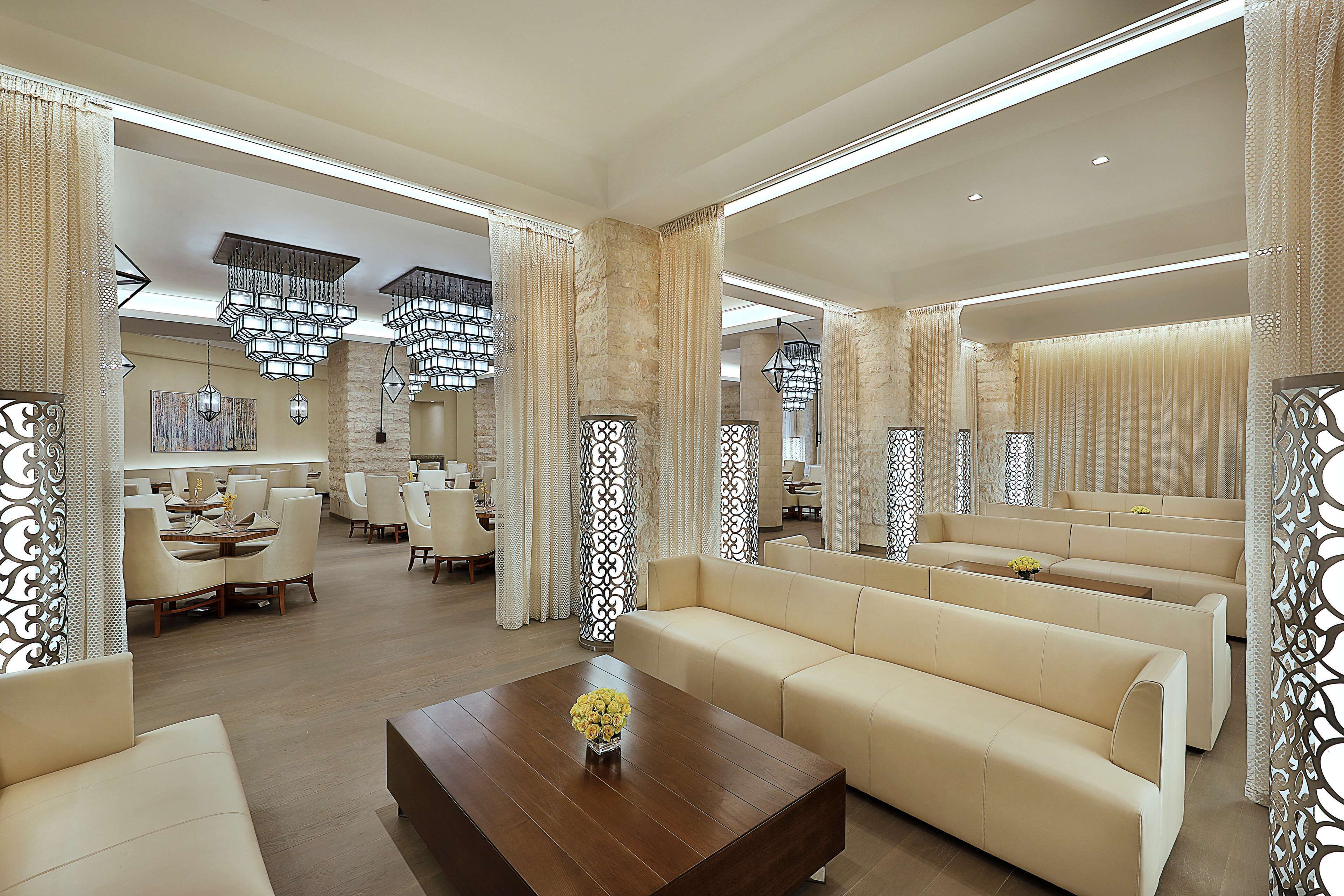 3 restaurants, spécialités Cuisine internationale