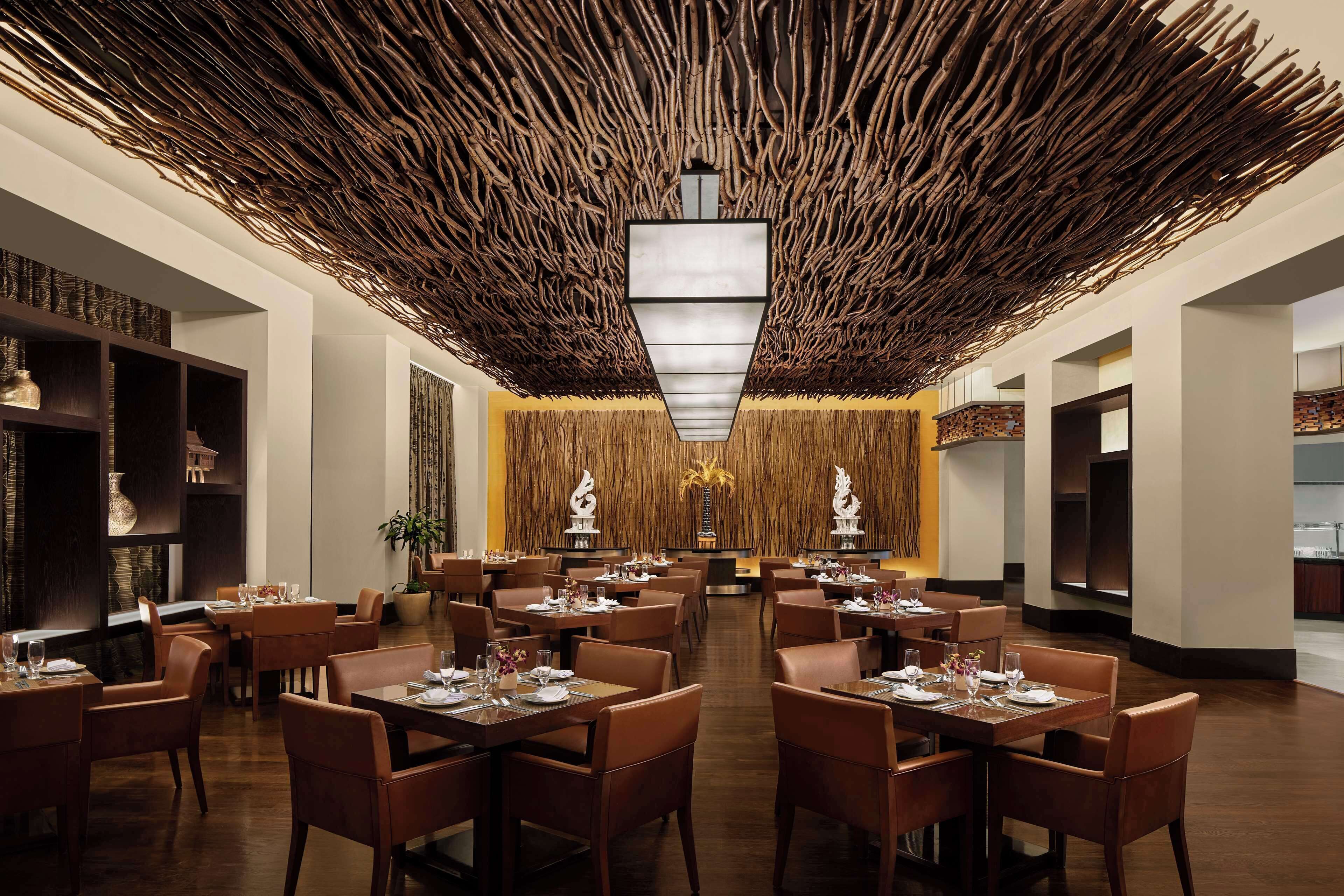 3 restaurants; breakfast, lunch, and dinner served