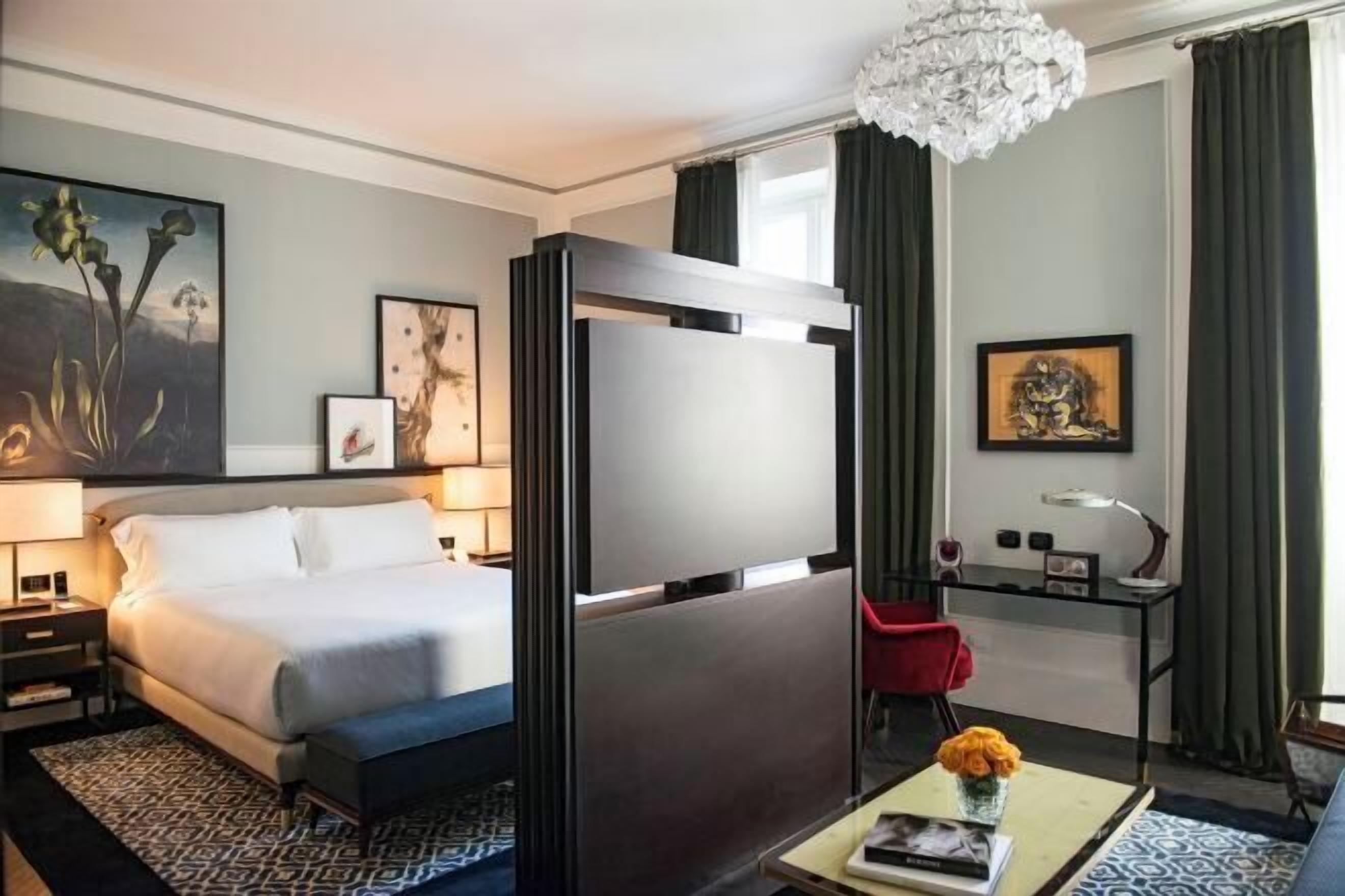 Premium bedding, down comforters, memory foam beds, free minibar items