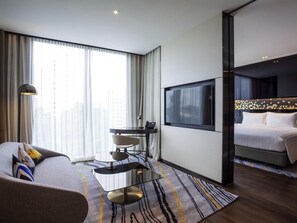 Premier-Suite, 1 King-Bett | Zimmersafe, Schreibtisch, laptopgeeigneter Arbeitsplatz