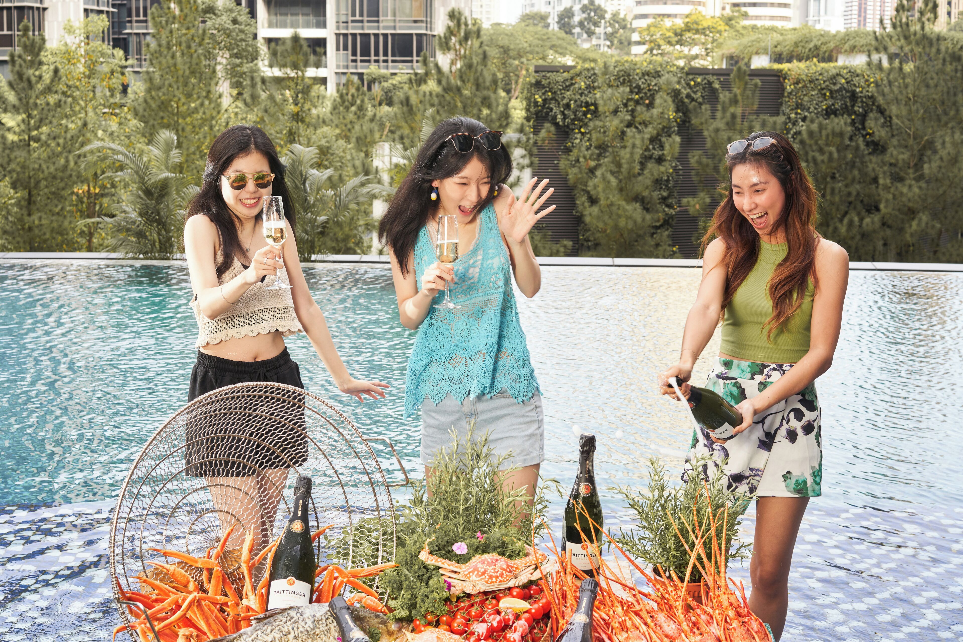 breakfast, lunch, dinner served; international cuisine