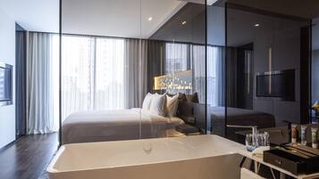 Premier Suite, 1 King Bed | In-room safe, desk, laptop workspace, blackout curtains