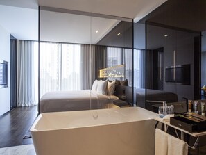 Premier suite, 1 kingsize bed | Een kluis op de kamer, een bureau, een laptopwerkplek