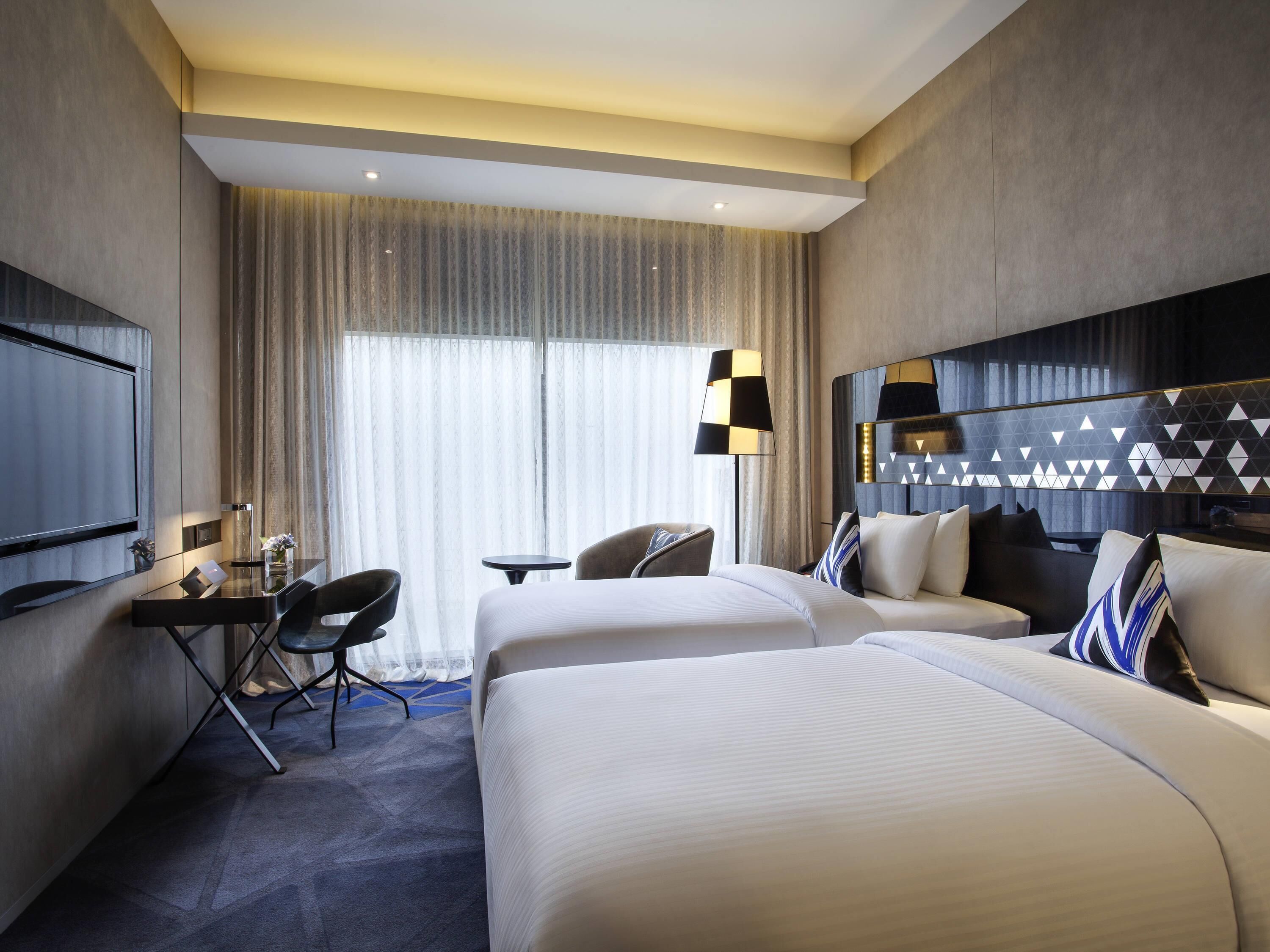 スーペリア ルーム シングルベッド 2 台 | セーフティボックス (室内)、デスク、ノートパソコン用作業スペース、遮光カーテン