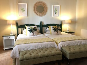 Luxury Twin Suite  | Minibar, in-room safe, individually decorated, individually furnished - Dunvegan Execu Lodge (Edenvale)