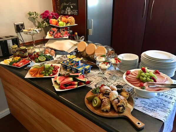 Buffet - Dunvegan Execu Lodge (Edenvale)