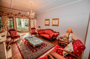 TV - Lavender House (Mbombela)