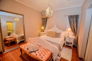 ミニバー、セーフティボックス (室内)、デスク、防音設備