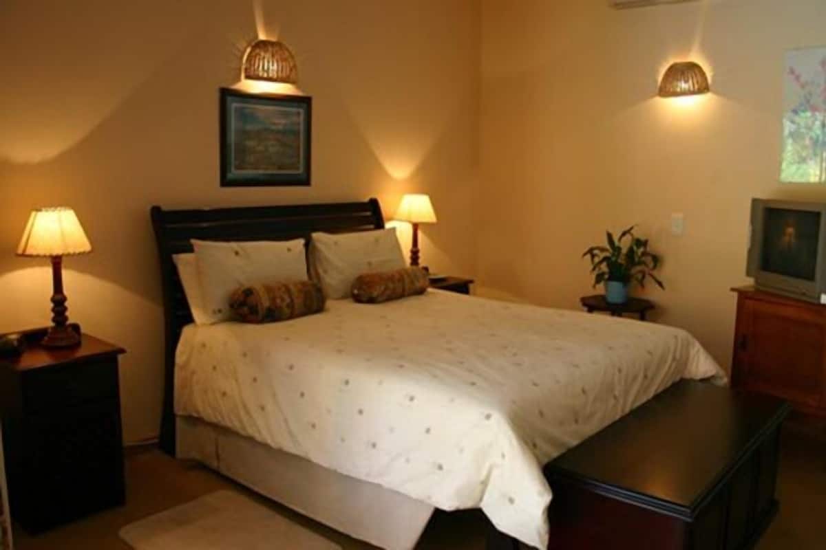In-room safe, iron/ironing board, free WiFi, bed sheets