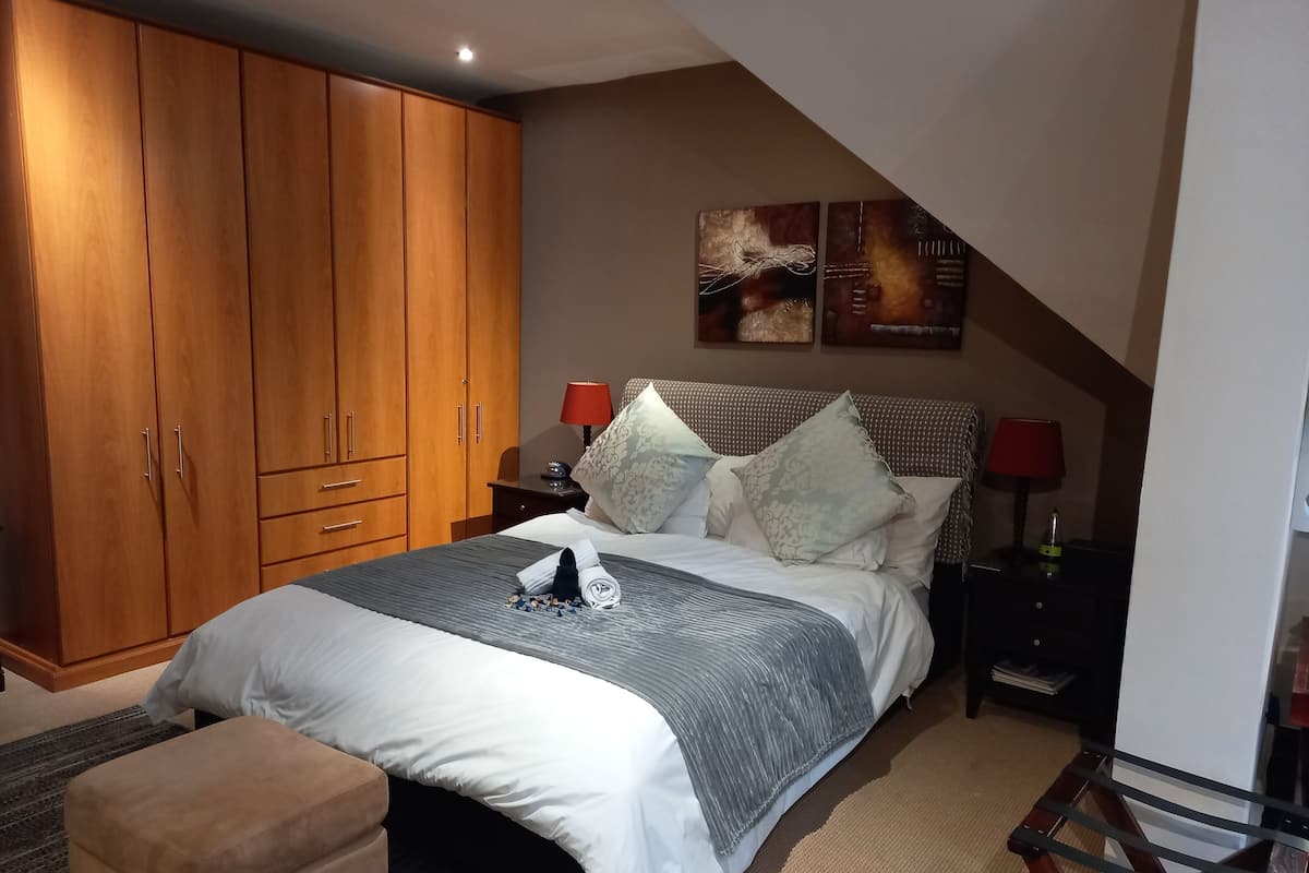 Luxury Triple Room | Peti besi dalam bilik, dihias secara berasingan