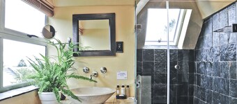 Mandalay Beach B & B