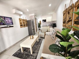 Deluxe Family Apartment with Patio on Ground Floor, Courtyard View, 2 Bedroom | Living area | 41-inch Smart TV with satellite channels, TV, Netflix