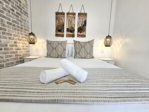 Comfort studio suite, 1 slaapkamer, balkon, aan de binnenplaats | Lakens van Egyptisch katoen, luxe beddengoed, Tempur Pedic-bedden
