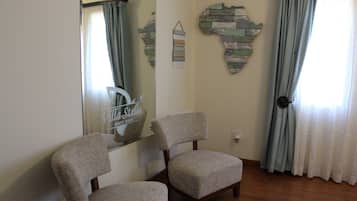 Balcony Suite | Sérhannaðar innréttingar, sérvalin húsgögn, skrifborð