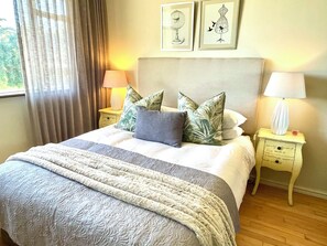 Premium bedding, individually decorated, individually furnished - Groenvlei Guest Farm (Stellenbosch)