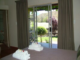 特色装修、特色家居、 办公桌、笔记本电脑工作区