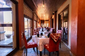 Dining - Premier Hotel Anta Boga  (Brandwag)