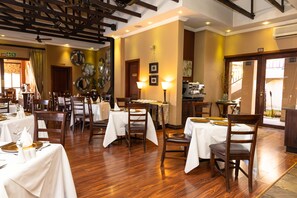 Bao gồm bữa sáng buffet hàng ngày 