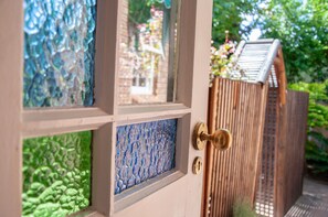 Rose Room | Premium bedding, memory foam beds, individually decorated - Rustic Manor Bed And Breakfast (Cape Town)