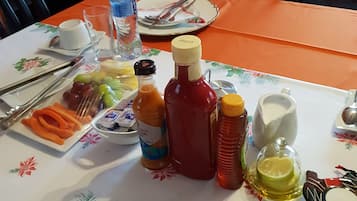 Free daily English breakfast