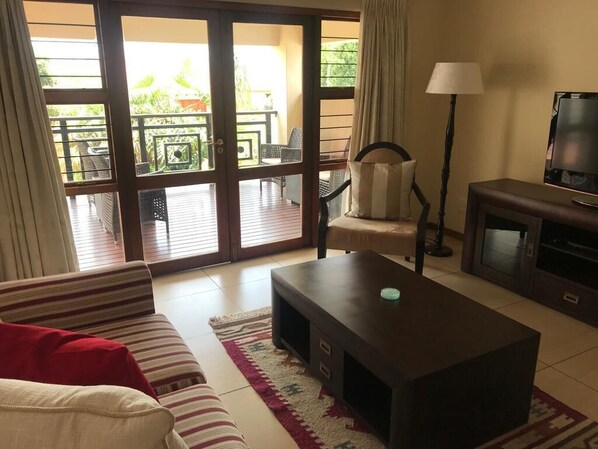 Family Villa | Phòng khách | TV màn hình phẳng