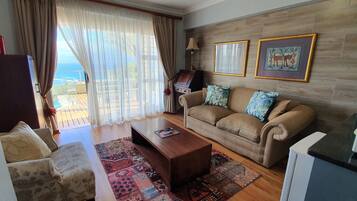 Twin Room | 2 bedrooms, in-room safe, individually decorated, individually furnished