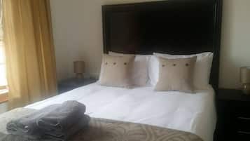 House | In-room safe, desk, iron/ironing board, free WiFi