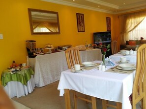 Daily English breakfast (ZAR 150 per person) - Alicia's B&B (Roodepoort)