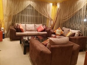 Lounge - Alicia's B&B (Roodepoort)