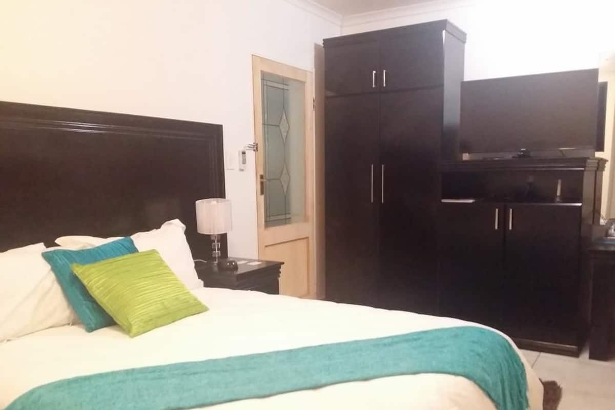 Kamar Standar | Brankas, meja kerja, setrika/meja setrika, dan Wi-Fi gratis