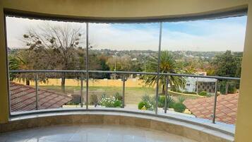 Deluxe Δίκλινο Δωμάτιο (Double ή Twin), 1 Διπλό Κρεβάτι | Θέα από το δωμάτιο