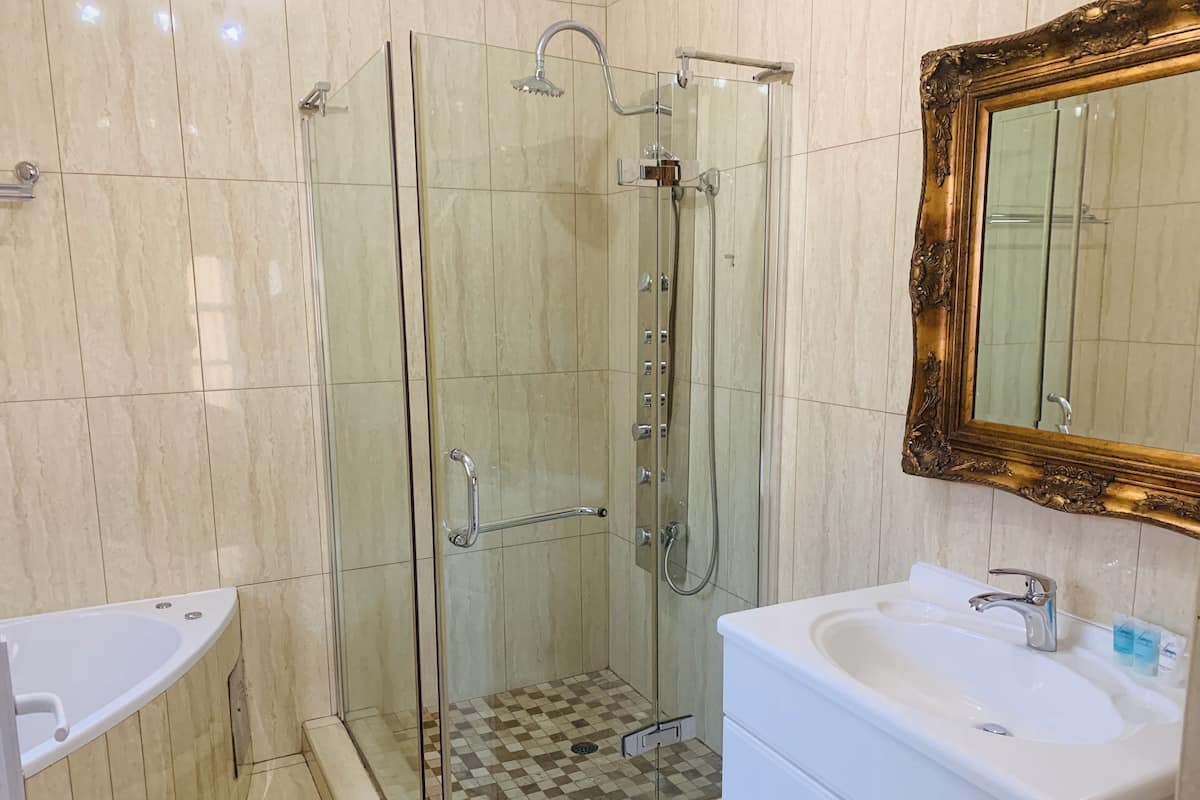 Deluxe Double or Twin Room, 1 Double Bed | Bathroom | Free toiletries, hair dryer, towels