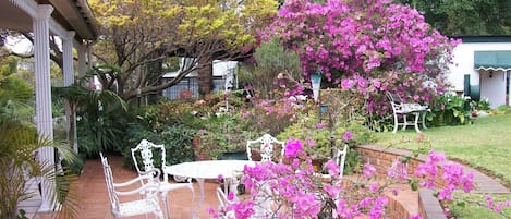 รับประทานอาหารกลางแจ้ง